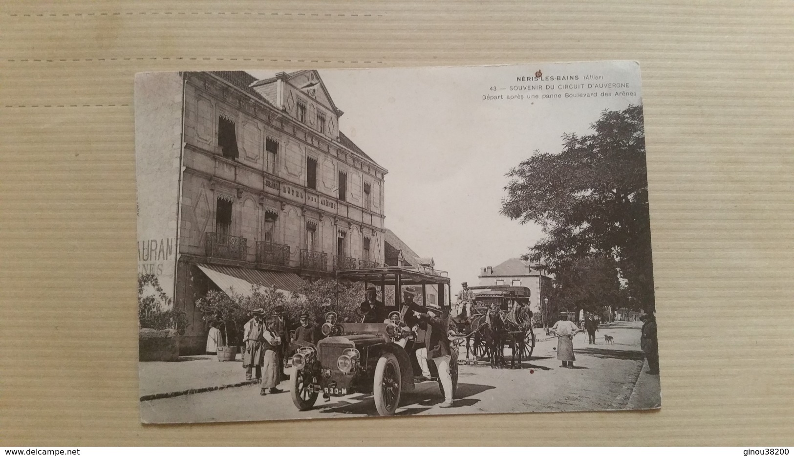 Souvenir Du Circuit D'Auvergne -départ Après Une Panne Boulevard Des Arènes -carte Grand Modèle - Neris Les Bains