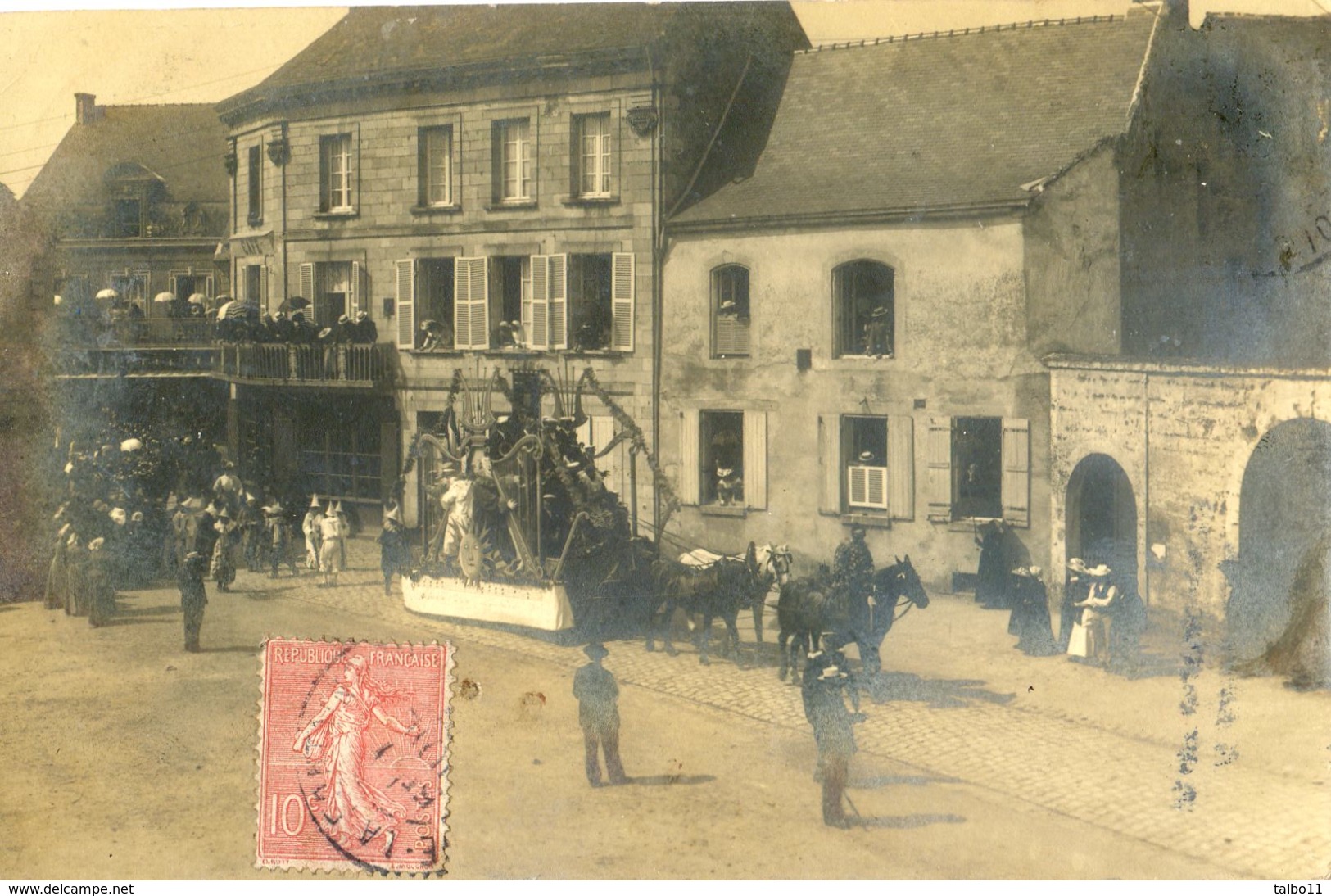 49 - Carte Photo Expédiée De Doué La Fontaine - Cavalcade - Char Avec Des Lyres - Photo Rivière Angers - Doue La Fontaine