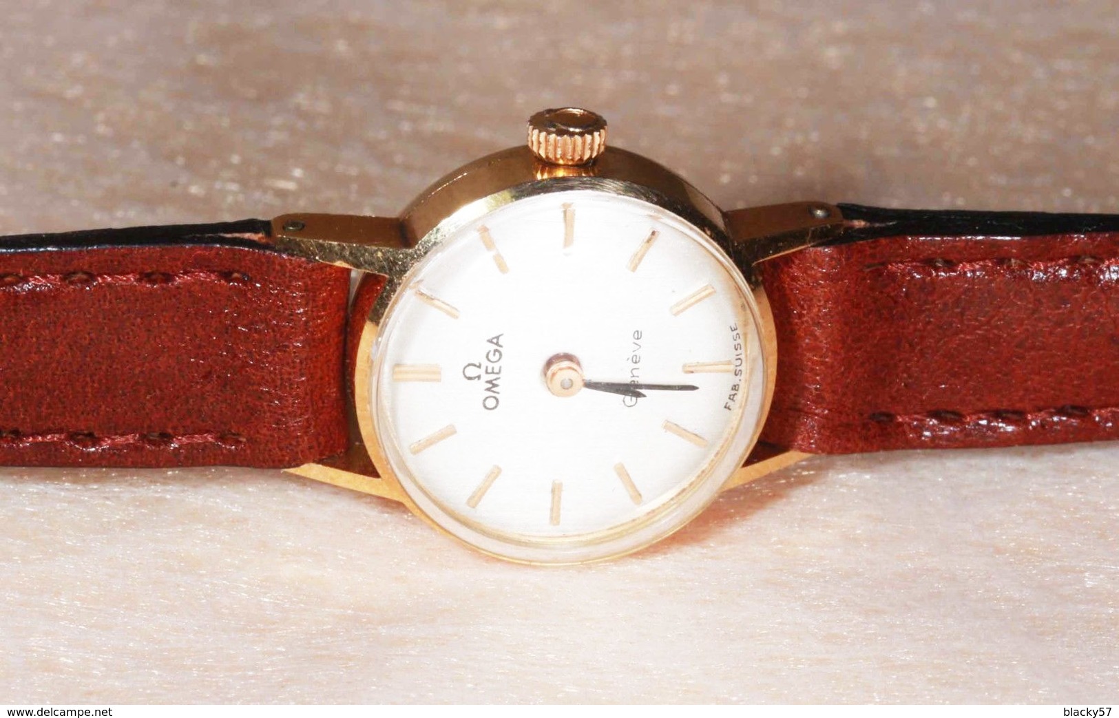 Montre Femme Omega Genève En Or 18 Carats - Watches: Old