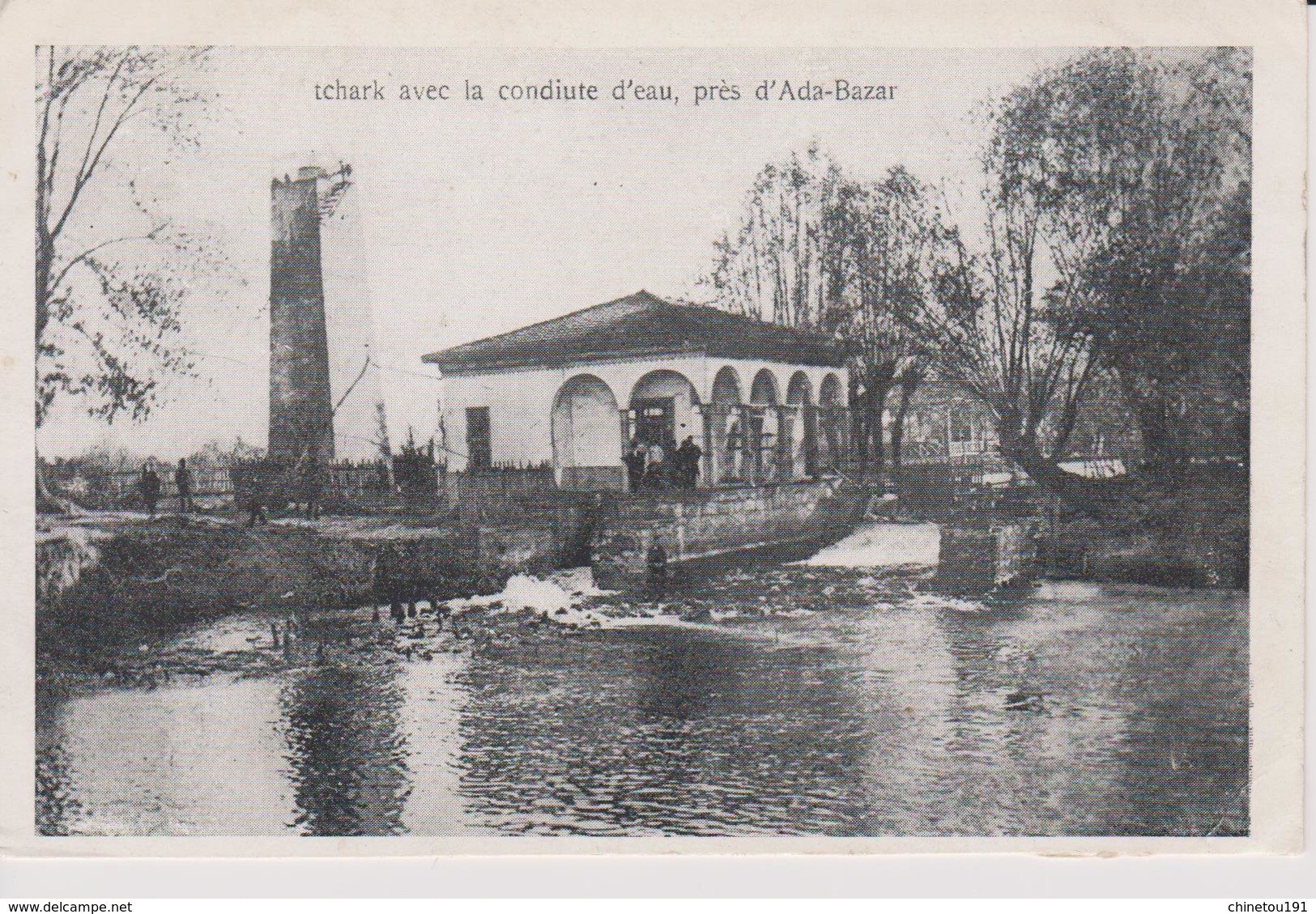 Pres D'Ada Bazar Tchark Avec La Conduite D'eau - Turquie