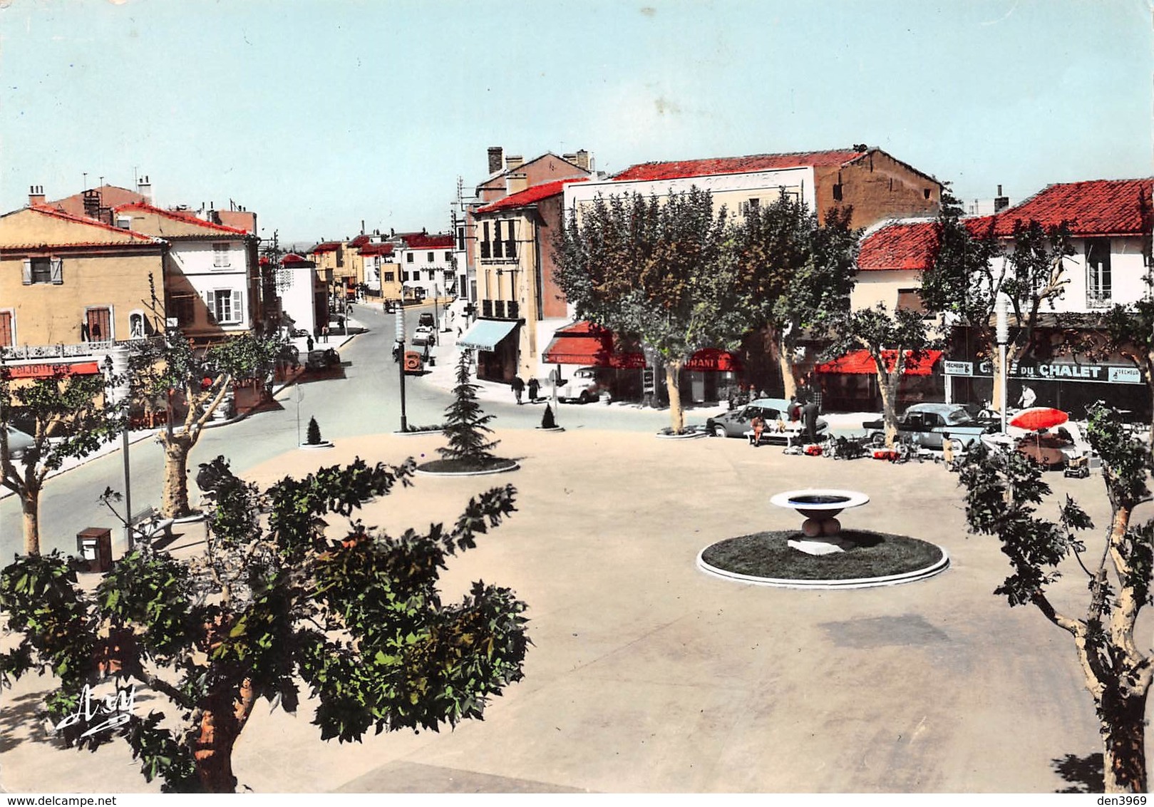 BERRE - Place De La Mairie - Avenue De La Libération - Café Du Chalet - Autres & Non Classés