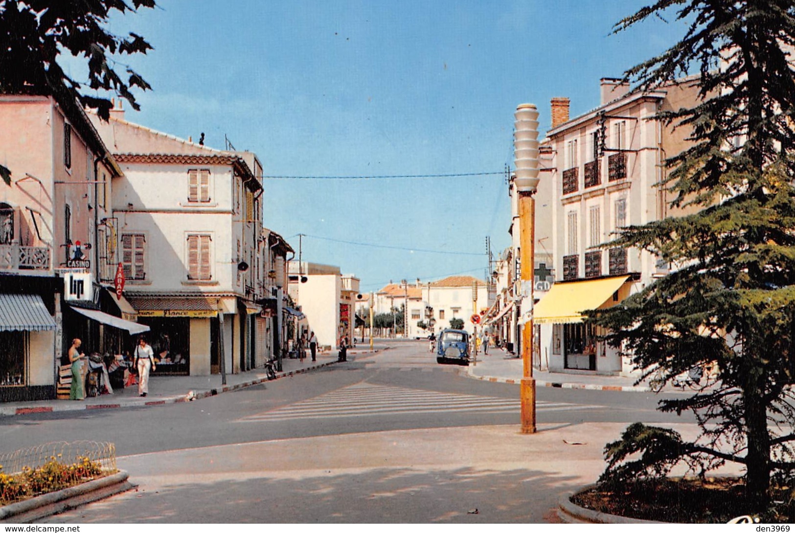 BERRE-L'ETANG - La Place De La Mairie Et L'avenue De La Libération - Autres & Non Classés