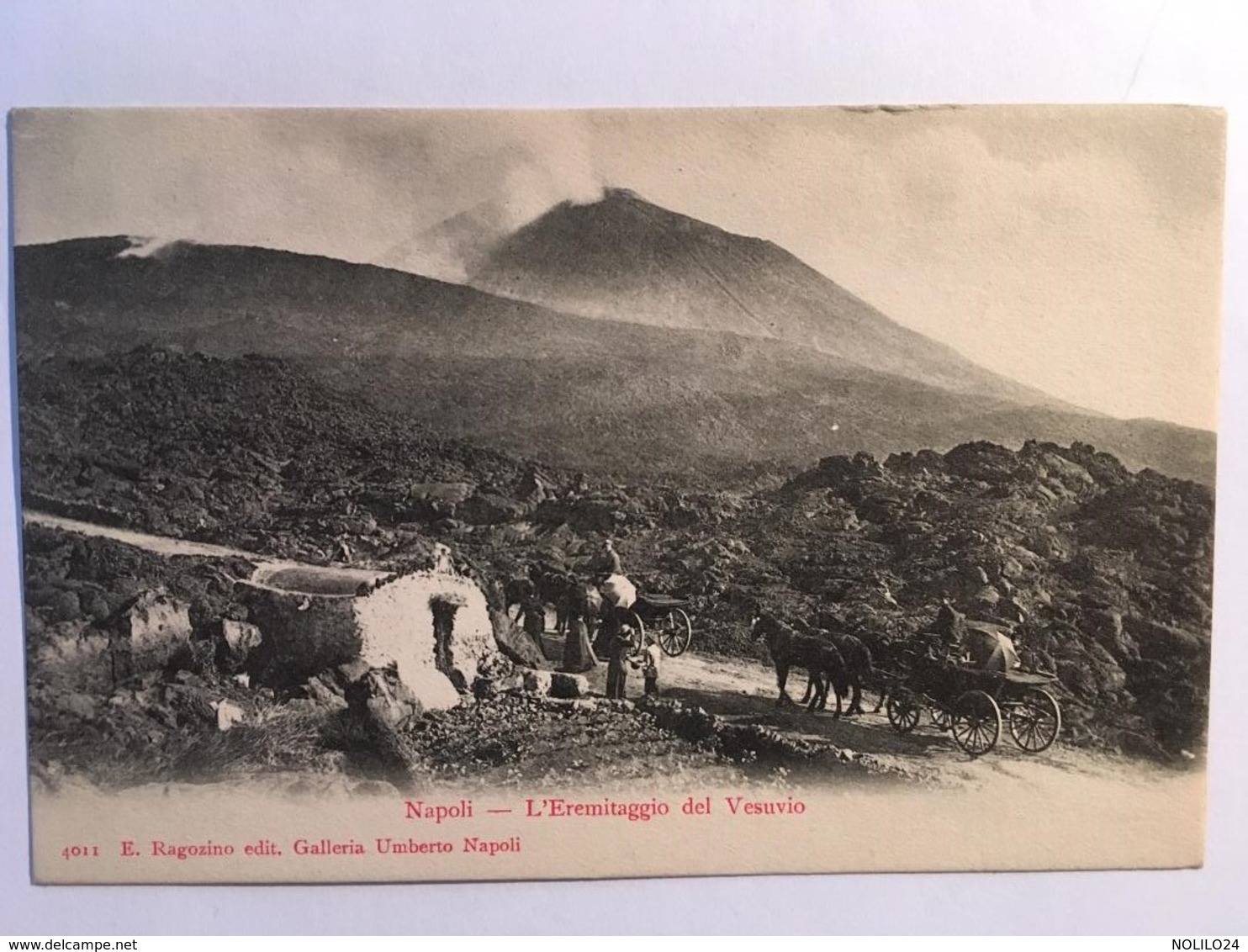 CPA Napoli L'Eremitaggio Del Vesuvio, Animée, Non écrite, état Très Bon - Napoli (Naples)