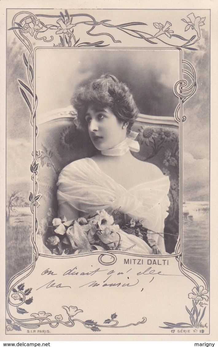 CARTE FANTAISIE . CPA . PORTRAIT JEUNE FEMMES . - Femmes