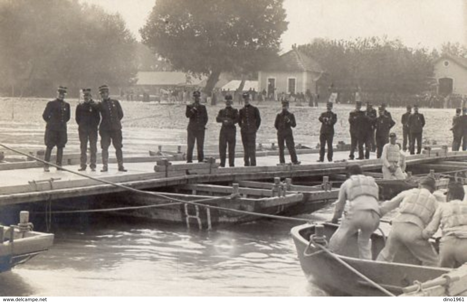 CPA 2628 - MILITARIA - Carte Photo Militaire - Génie Militaire - Construction De Pont Flottant - Pontonniers - Personnages