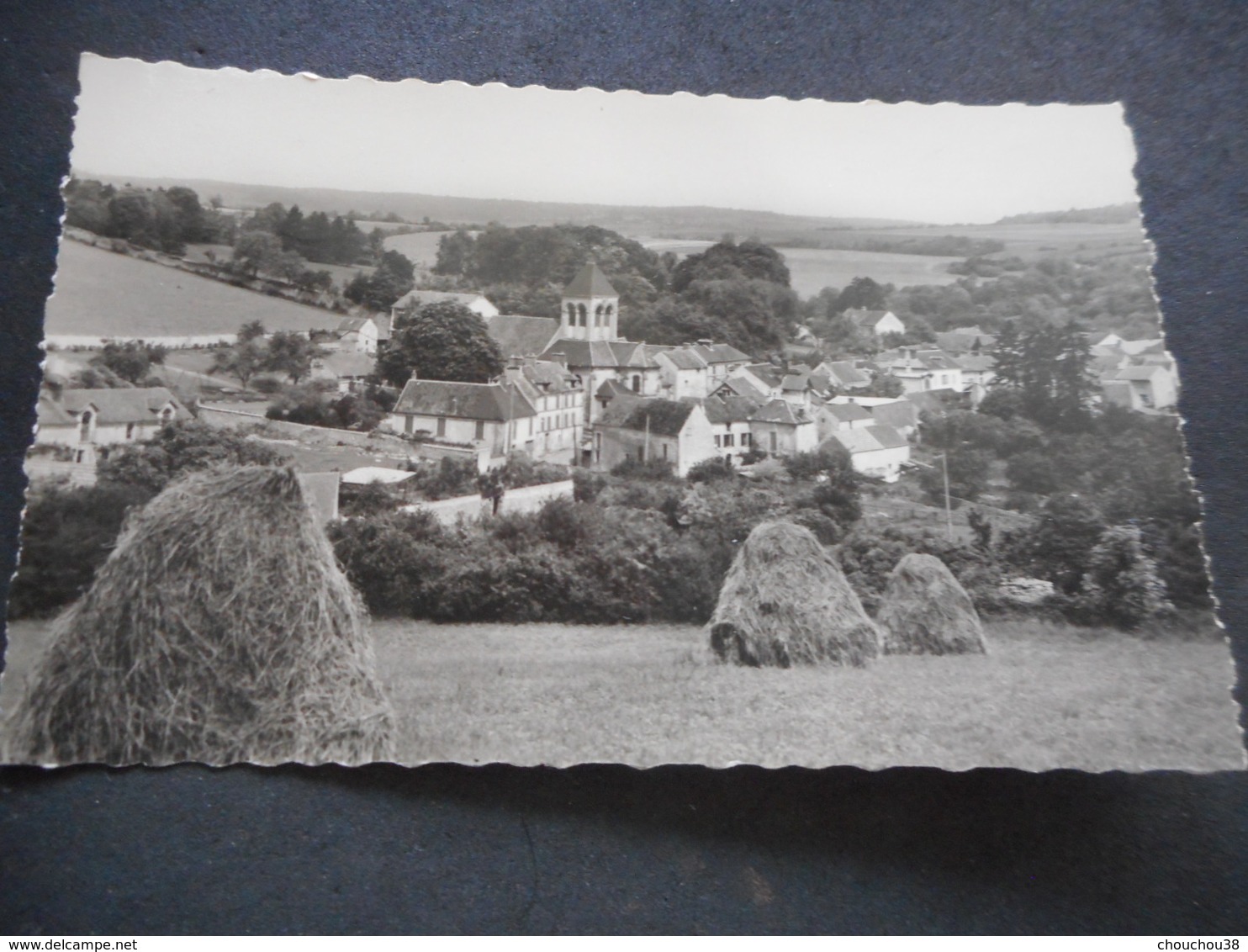 CPDM - "OINVILLE SUR MONTCIENT - Vue Panoramique - Eglise XII-XIIIe" - Meules à L'ancienne - Autres & Non Classés