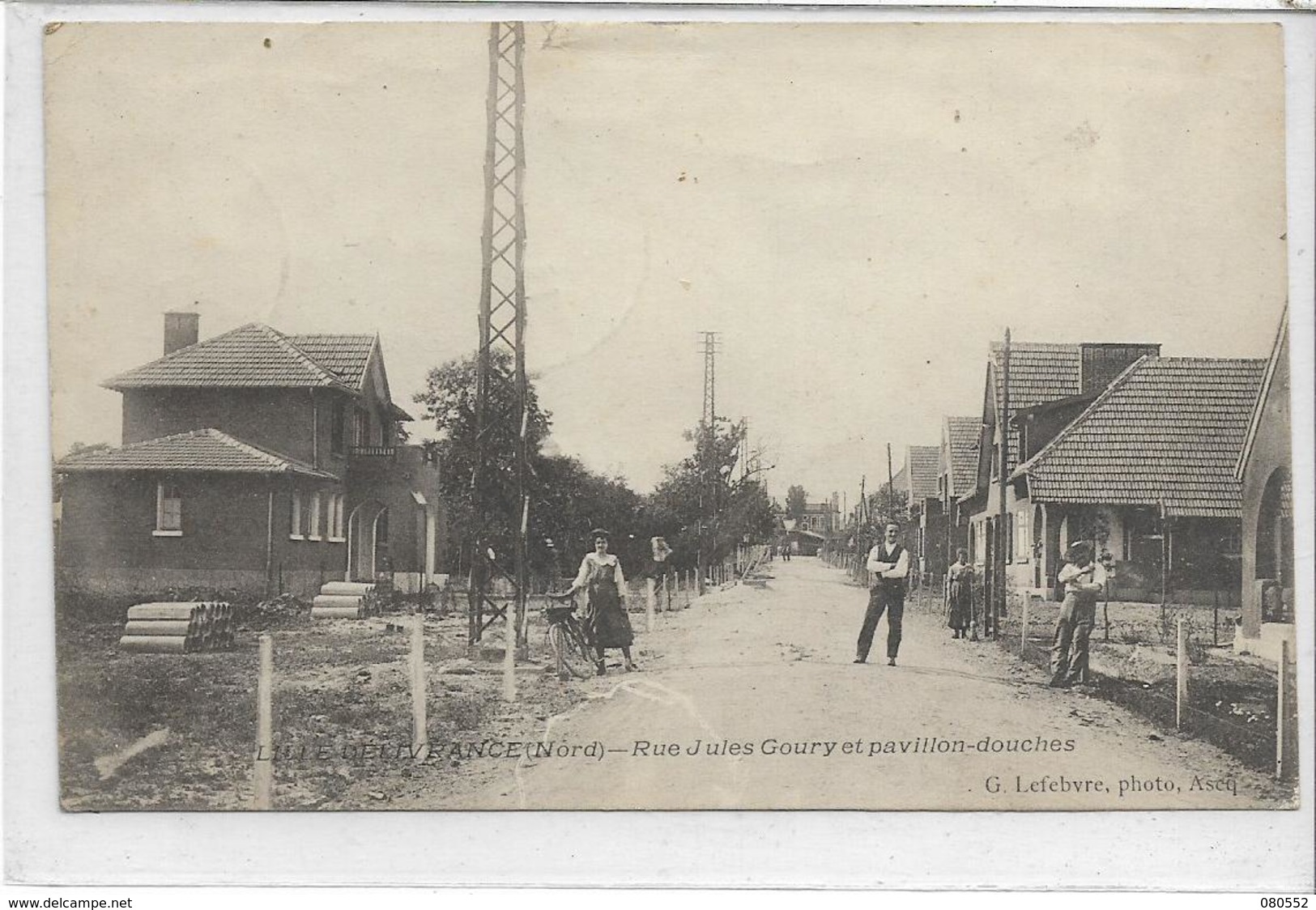 59 LILLE-DELIVRANCE . Rue Jules Goury Animée Et Pavillon-douches , édit : G Lefebvre Ascq , écrite En 1922 , état Extra - Altri & Non Classificati