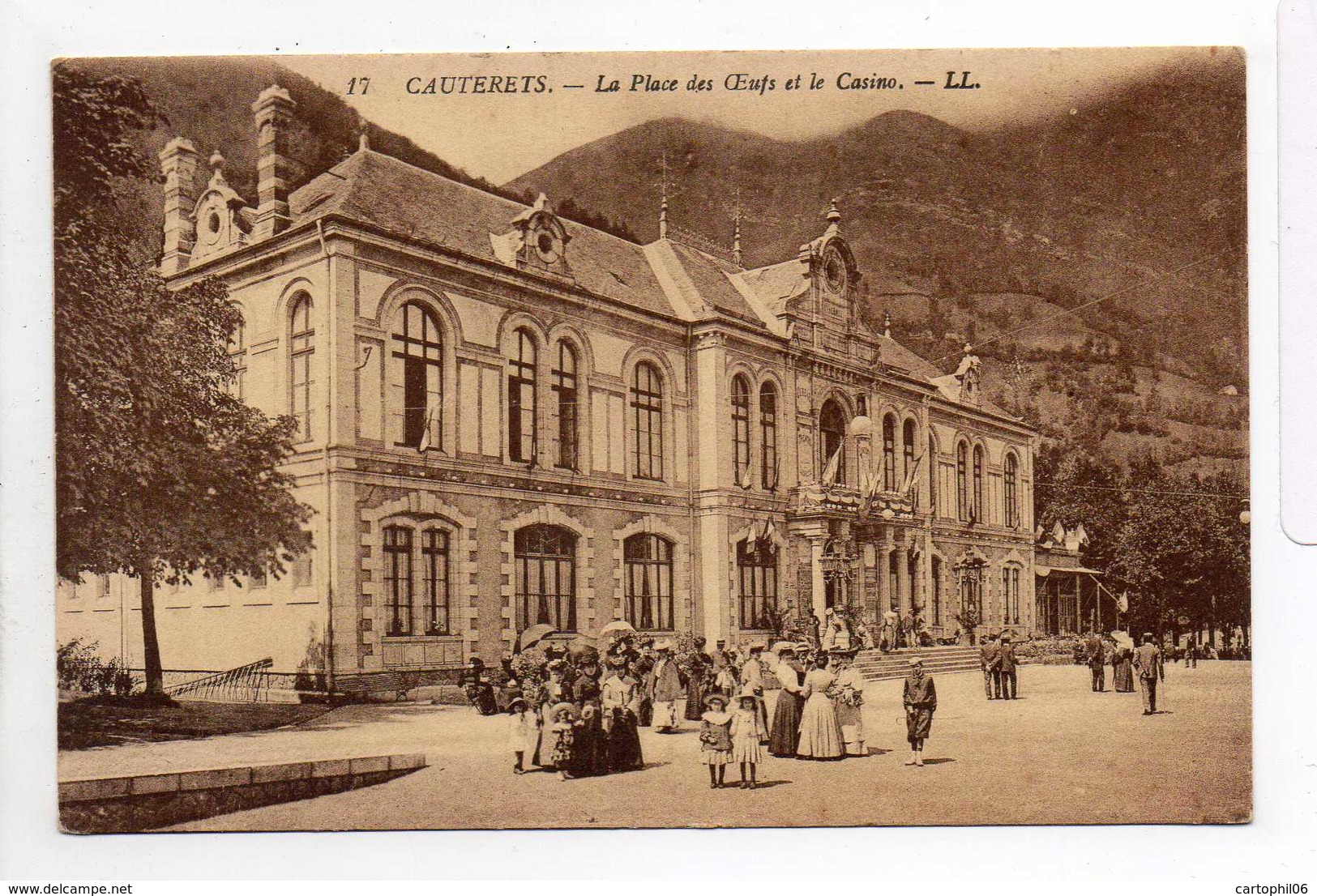 - CPA CAUTERETS (65) - La Place Des Oeufs Et Le Casino (belle Animation) - Editions Lévy N° 17 - - Cauterets