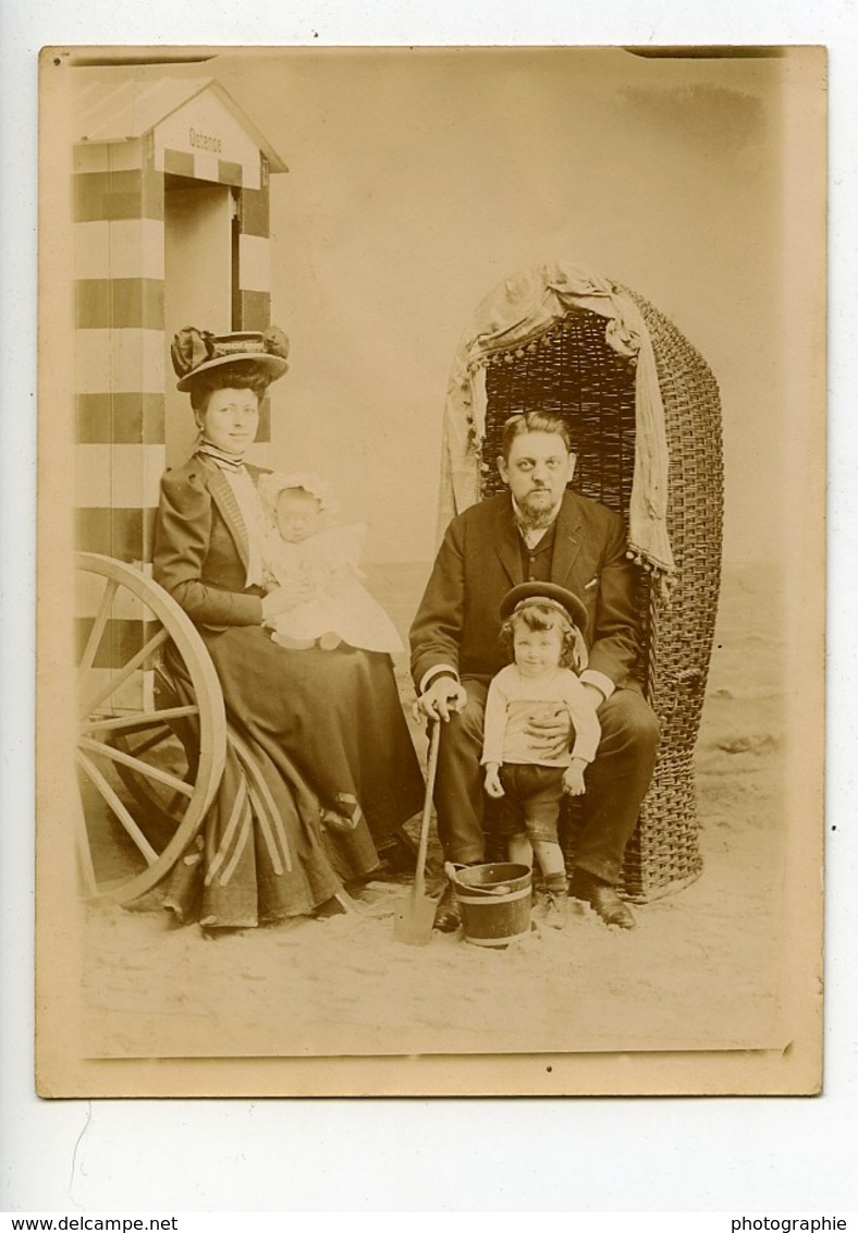 Belgique Ostende Famille Posant Cabine De Plage Jeux Ancienne Photo Amateur 1900 - Anciennes (Av. 1900)