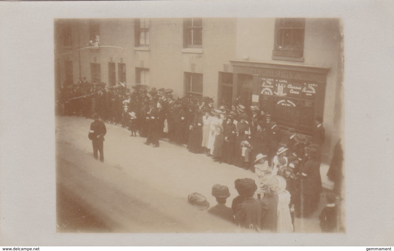 3 UNIDENTIFIED POSTCARDS OF CELEBRATIONS. APPARENTLY SAME STREET. - Other & Unclassified