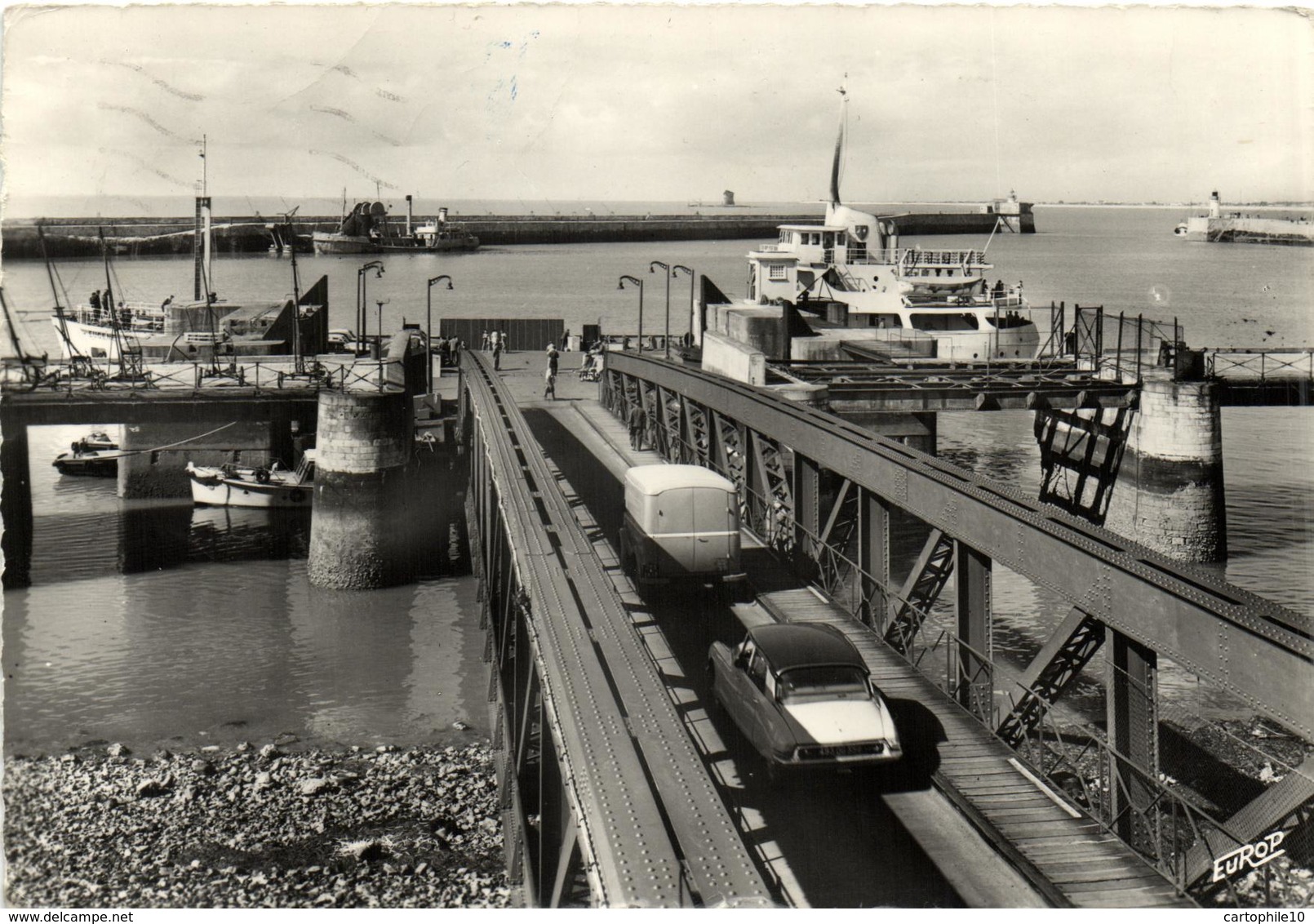 LA PALLICE  Embarquement Des Premières Voitures Sur Le Bac De L'ile De Ré     CPSM 1961 - Autres & Non Classés