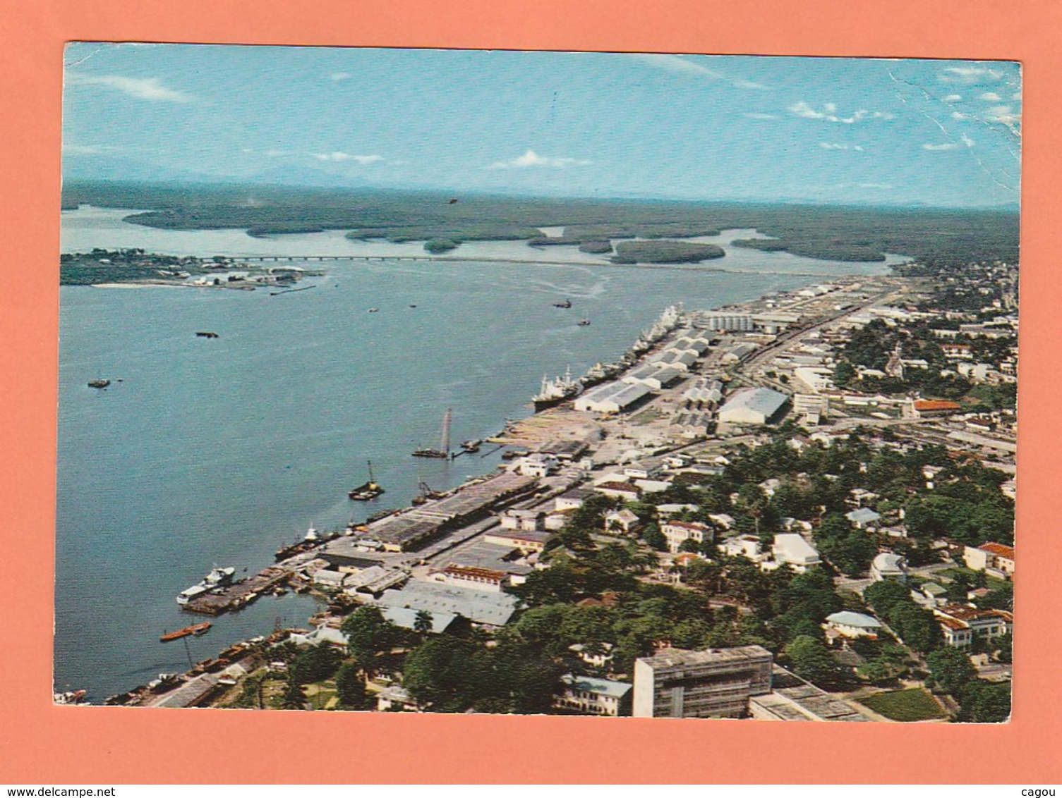 DOUALA VUE AERIENNE - TIMBRE N° 351 A - Cameroon