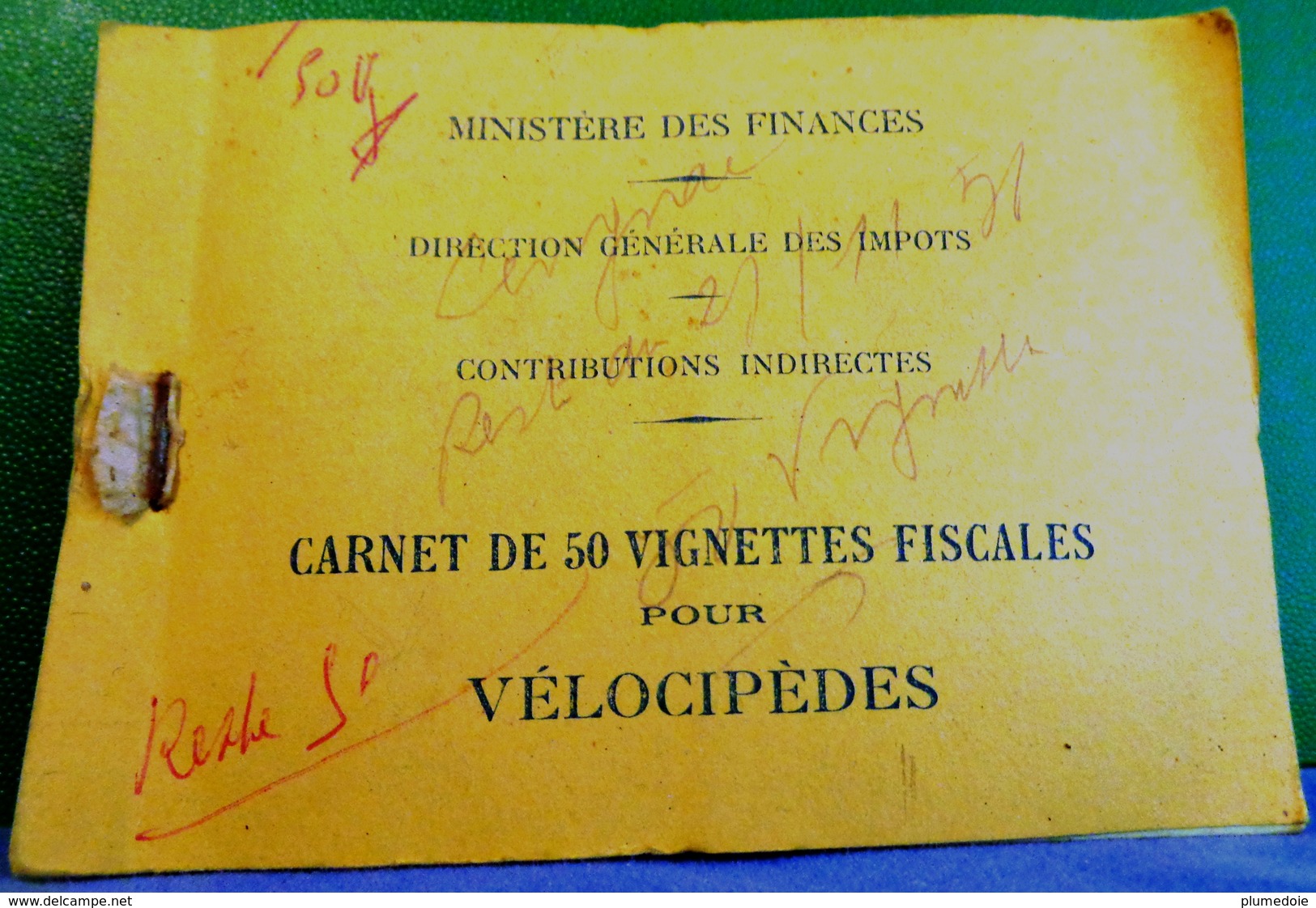 IMPÔTS FINANCES CARNET COMPLET DE 50 VIGNETTES FISCALES POUR VELOCIPEDES ANNEE 1956 . VELO . CYCLISME . CONTRIBUTIONS - Décrets & Lois