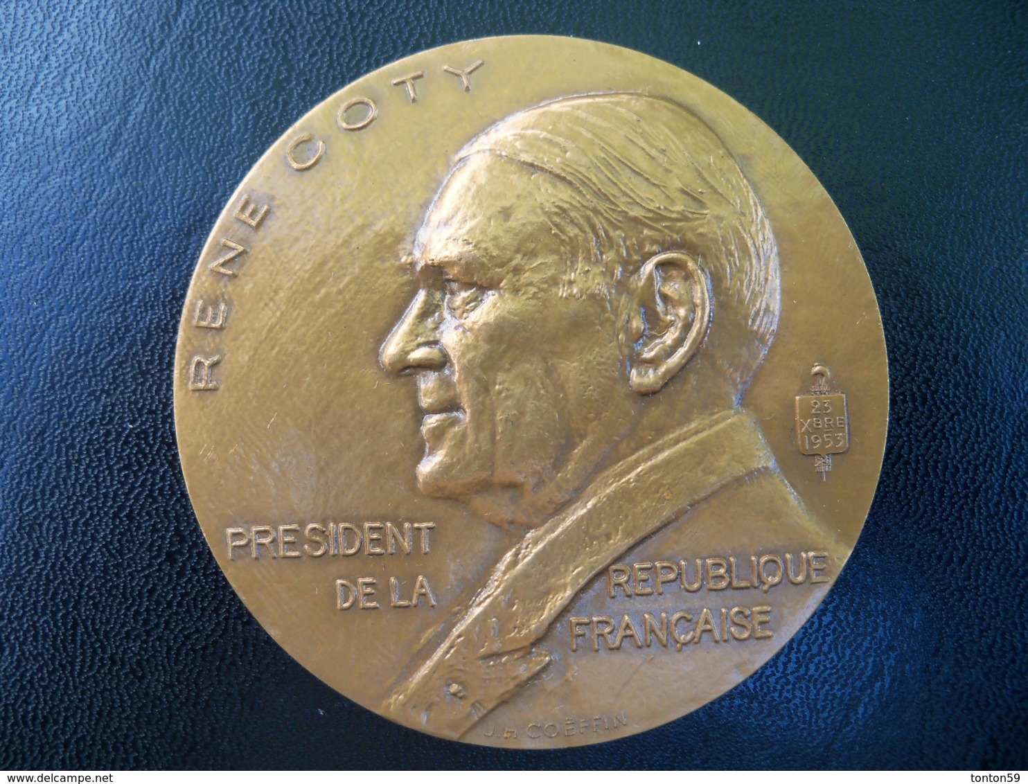 Ancienne Médaille Bronze  Signée JH COEFFIN. Président De La République RENE COTY 1953 - Autres & Non Classés