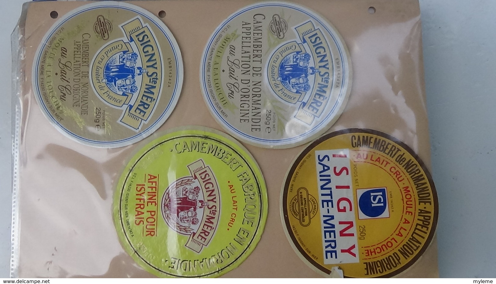 Grosse collection de couvercles et étiquettes (173 dans ce classeur) de fromages Français.6/10 Voir commentaires !!!