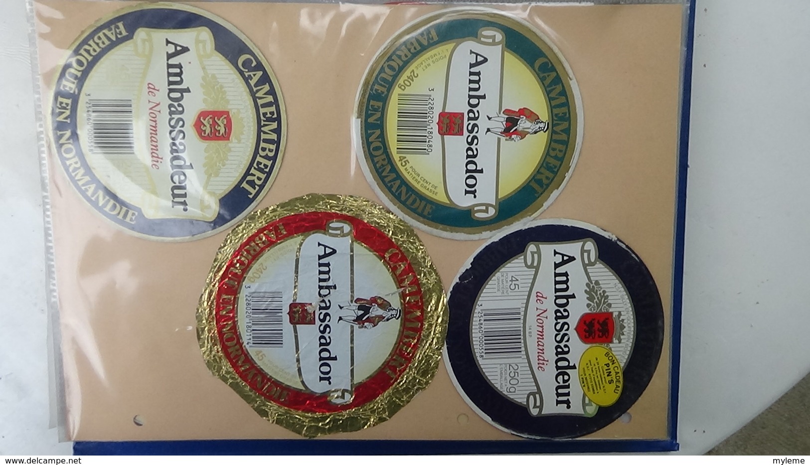 Grosse collection de couvercles et étiquettes (186 dans ce classeur) de fromages Français.8/10 Voir commentaires !!!