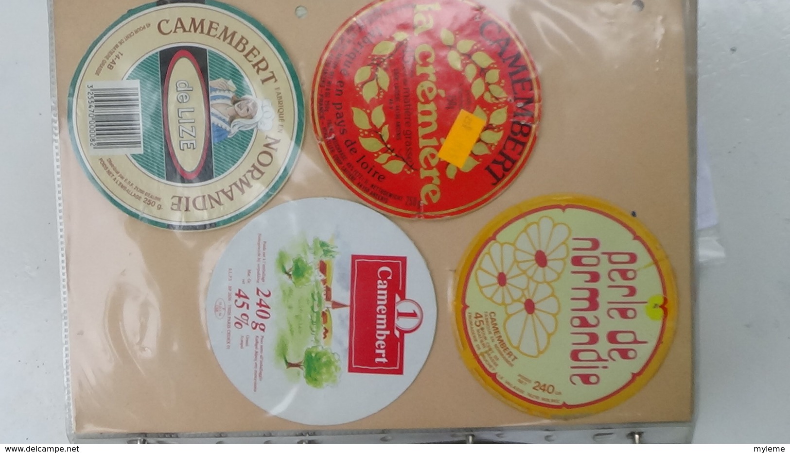 Grosse collection de couvercles et étiquettes (186 dans ce classeur) de fromages Français.8/10 Voir commentaires !!!