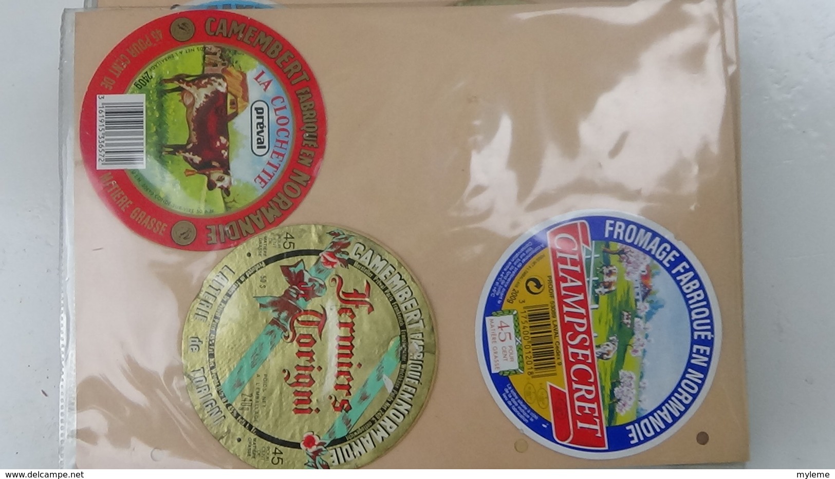 Grosse collection de couvercles et étiquettes (177 dans ce classeur) de fromages Français.9/10 Voir commentaires !!!