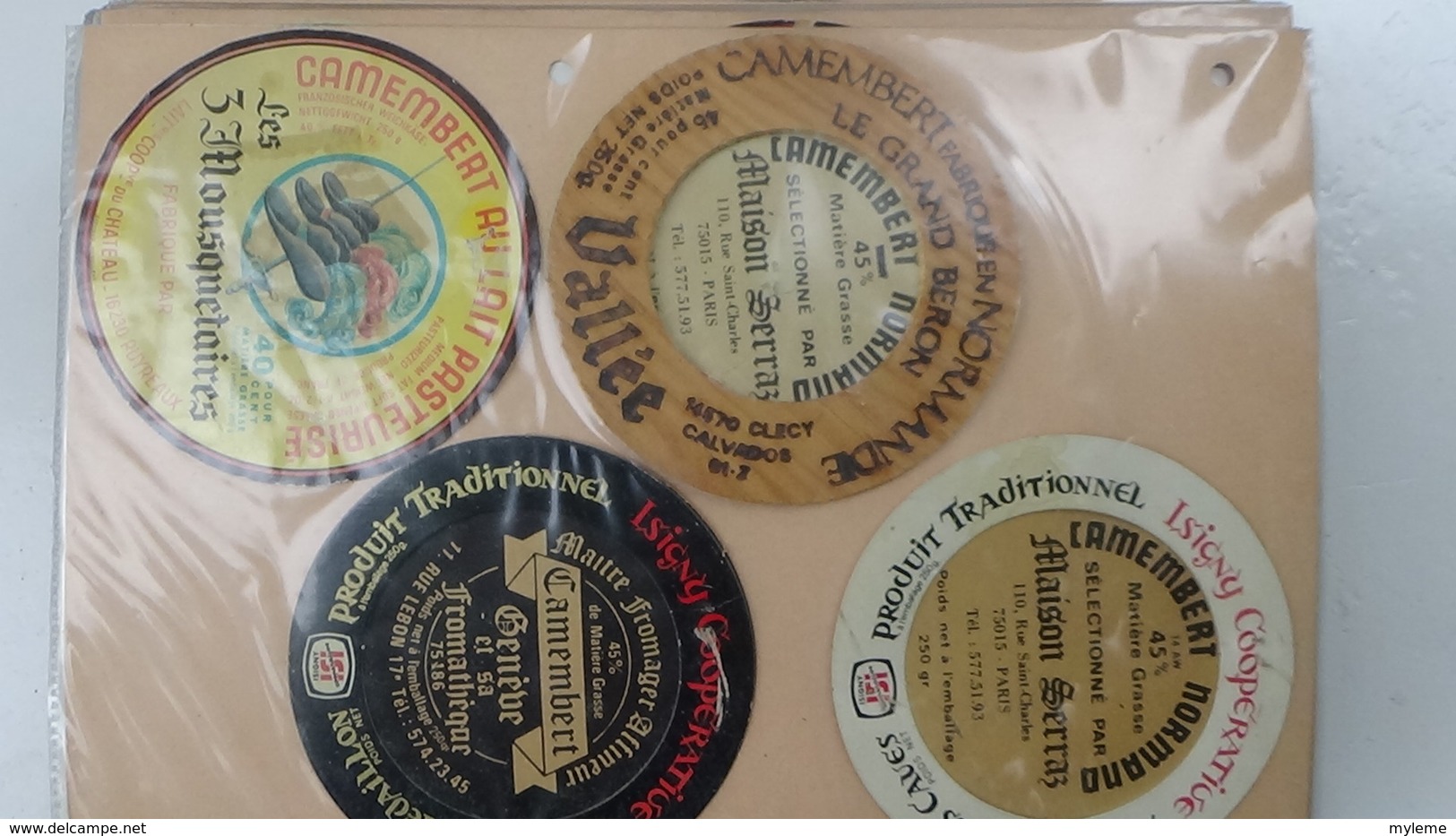 Grosse collection de couvercles et étiquettes (177 dans ce classeur) de fromages Français.9/10 Voir commentaires !!!