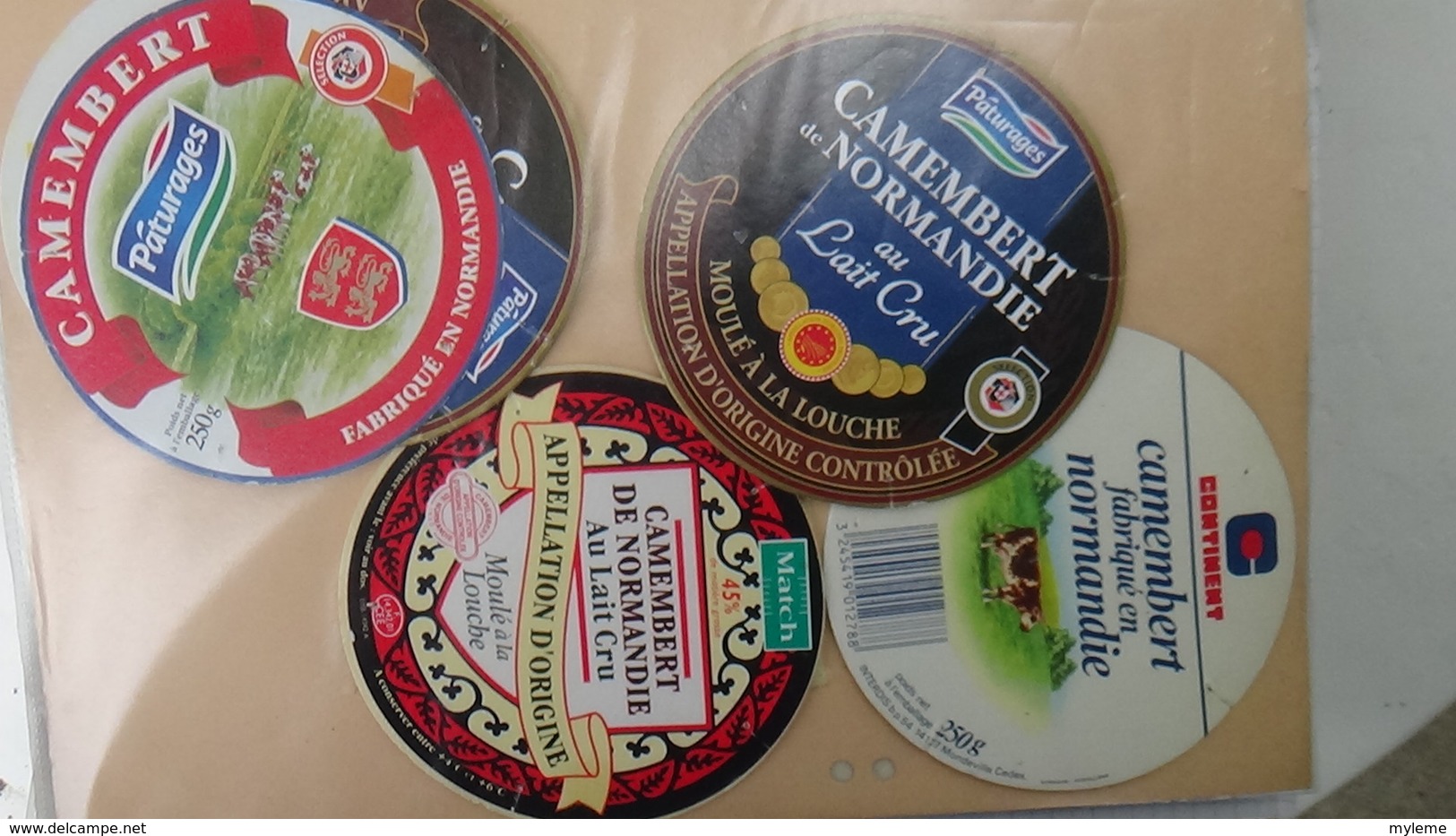 Grosse collection de couvercles et étiquettes (259 dans ce classeur) de fromages Français. 10/10 Voir commentaires !!!