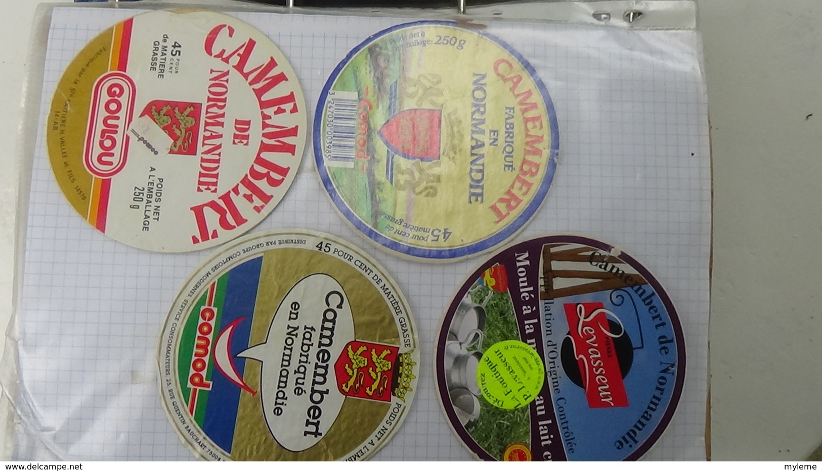 Grosse collection de couvercles et étiquettes (259 dans ce classeur) de fromages Français. 10/10 Voir commentaires !!!