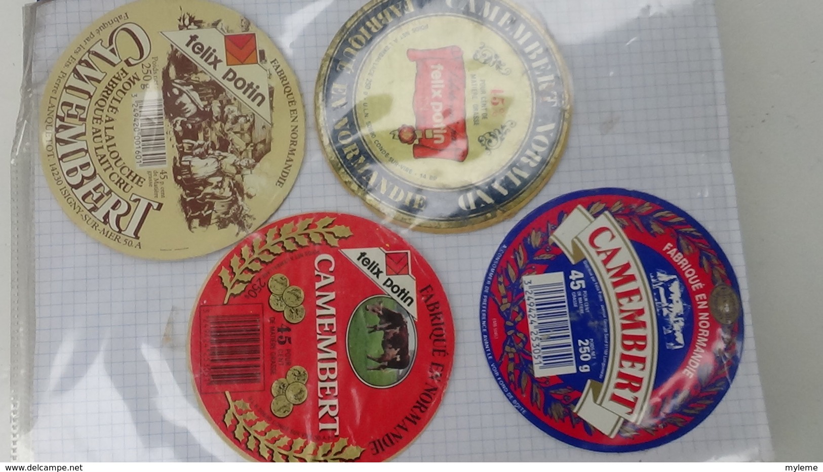 Grosse collection de couvercles et étiquettes (259 dans ce classeur) de fromages Français. 10/10 Voir commentaires !!!