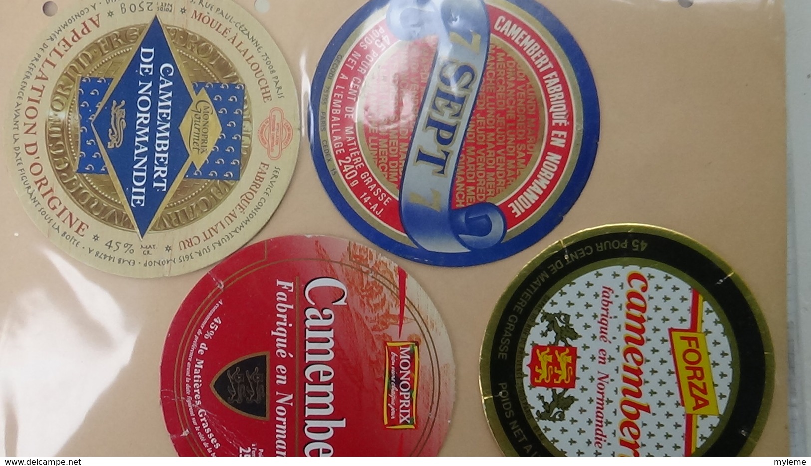 Grosse collection de couvercles et étiquettes (259 dans ce classeur) de fromages Français. 10/10 Voir commentaires !!!