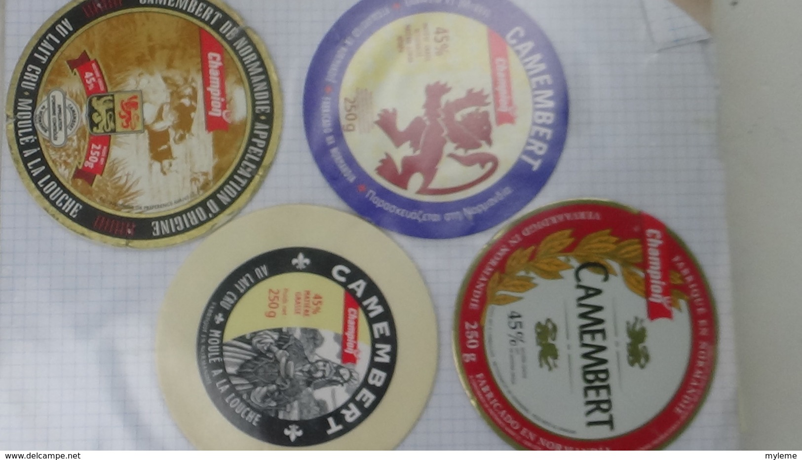 Grosse collection de couvercles et étiquettes (259 dans ce classeur) de fromages Français. 10/10 Voir commentaires !!!