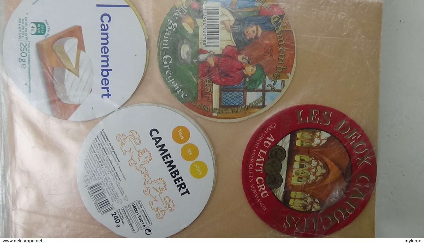 Grosse collection de couvercles et étiquettes (259 dans ce classeur) de fromages Français. 10/10 Voir commentaires !!!