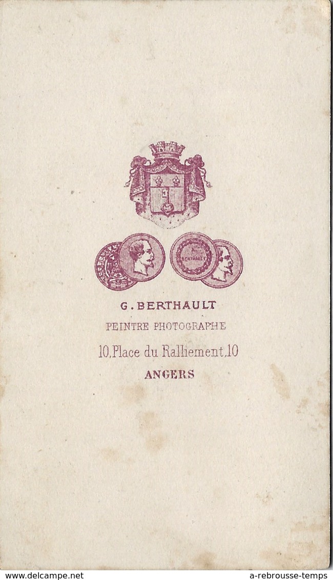 A Voir CDV Officier Contre épaulette, Médaillé époque 1870 Photo Berthault à Angers - Krieg, Militär