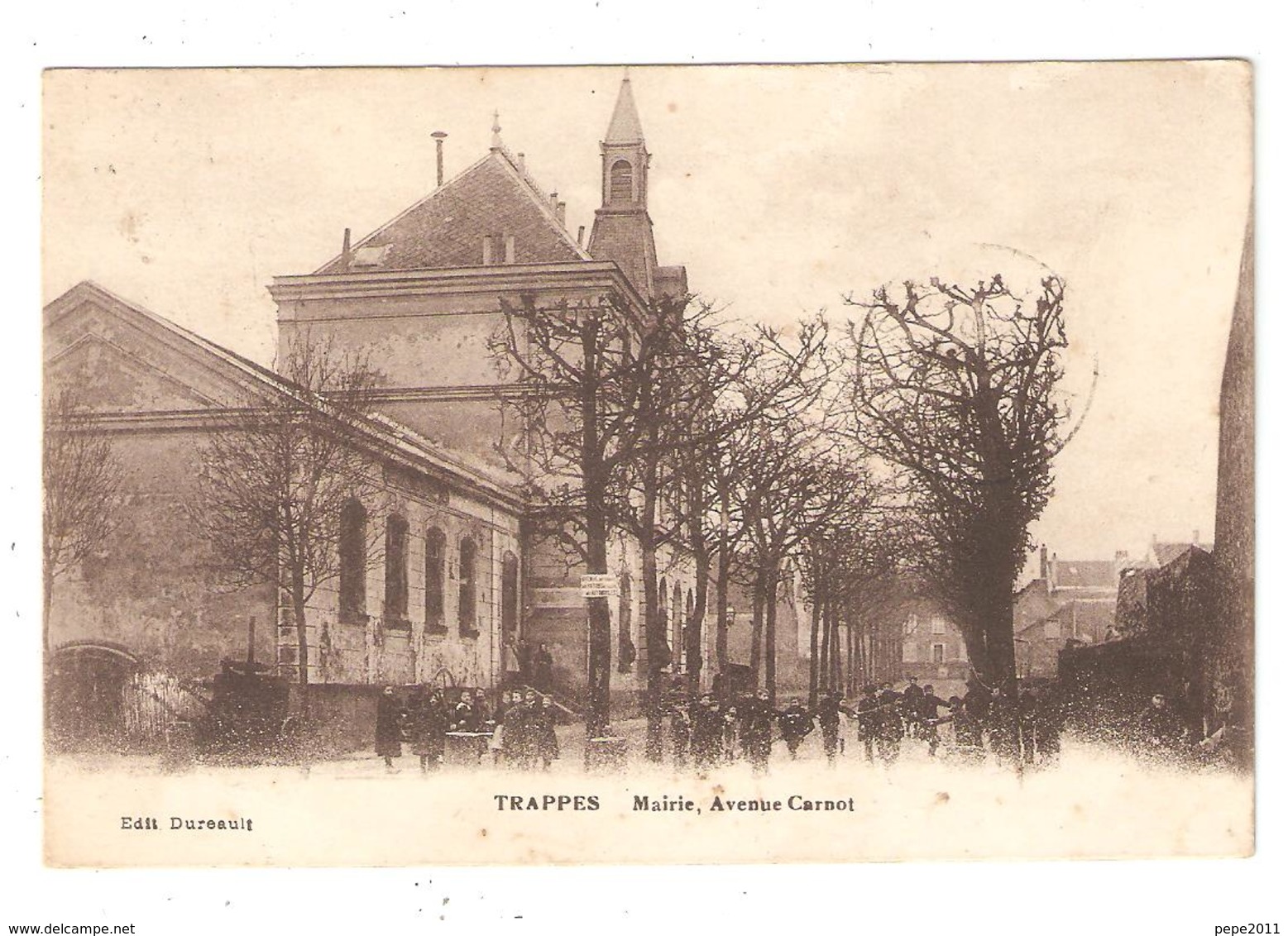 CPA 78 TRAPPES Mairie - Avenue Carnot - Animation - Trappes