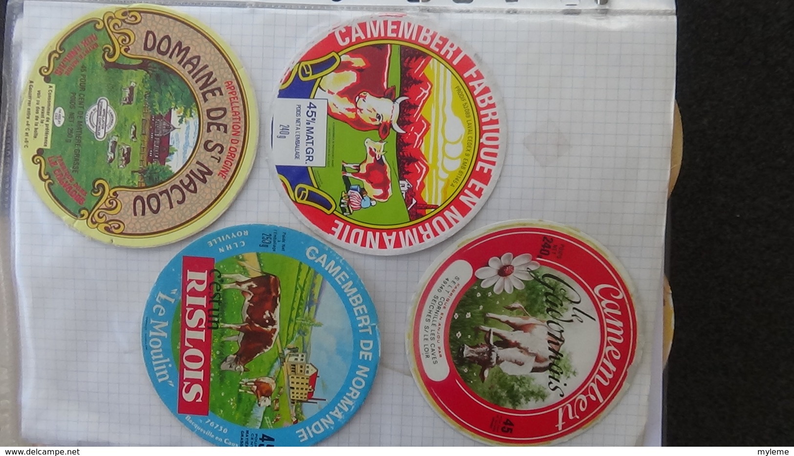 Grosse collection de couvercles et étiquettes (168 dans ce classeur) de fromages Français. 5/10 Voir commentaires !!!