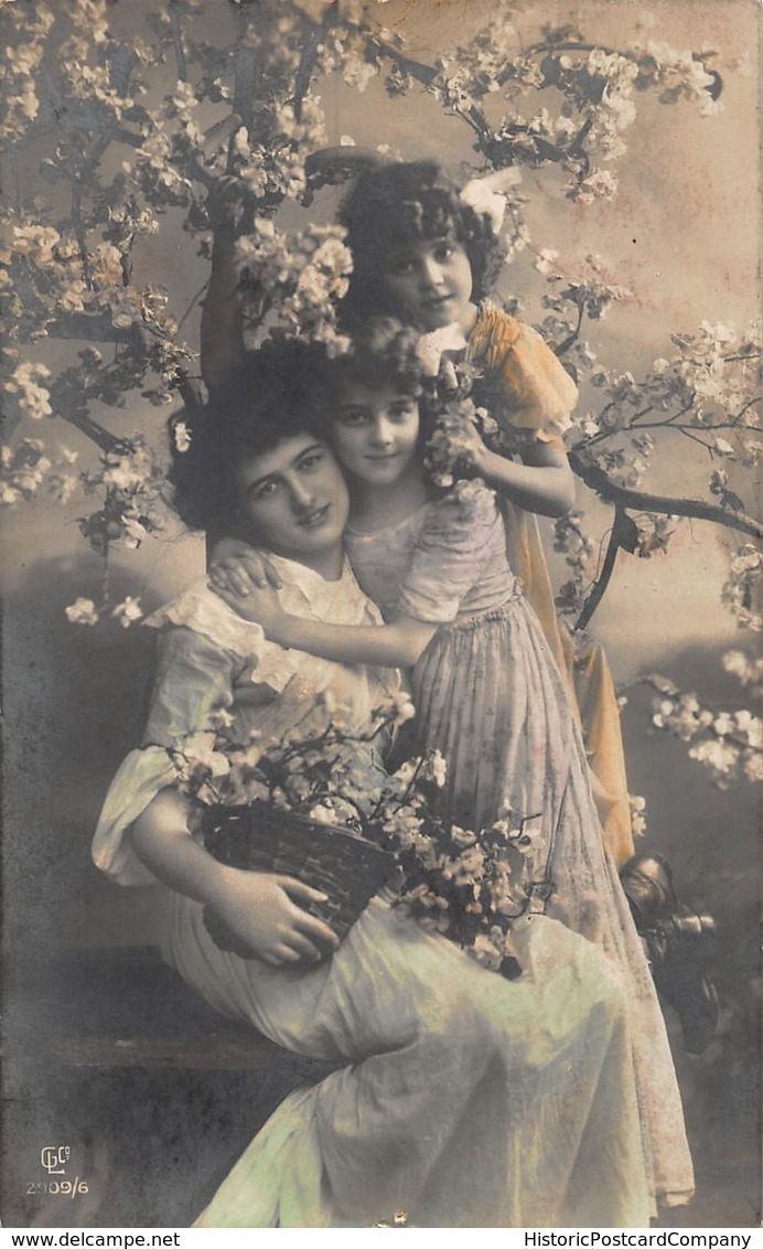 BEAUTIFUL YOUNG GIRLS & MOTHER~FLOWERS & BLOOMING TREE-BELGIAN PHOTO POSTCARD 40750 - Sonstige & Ohne Zuordnung