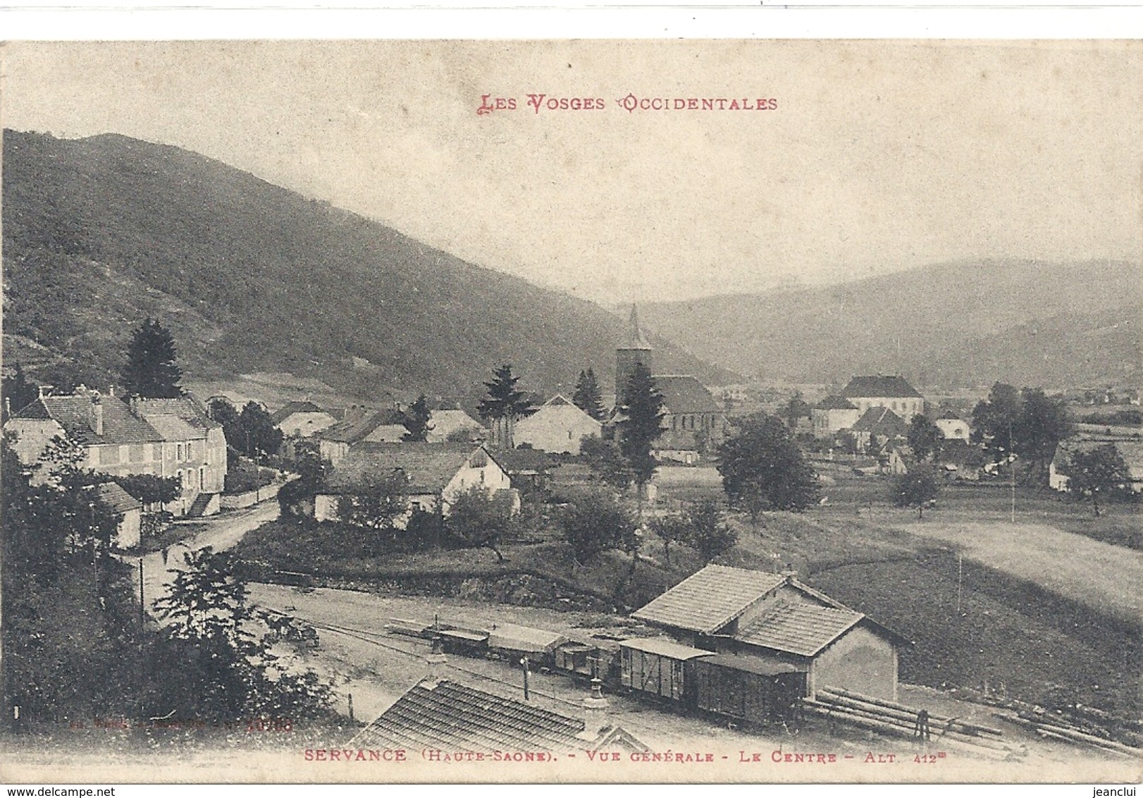 SERVANCE . VUE GENERALE . LE CENTRE . TRAIN DE BOIS EN GARE . AFFR LE 4-8-1914 . 2 SCANES - Autres & Non Classés