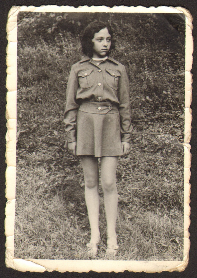 Child School Girl Outside  Old Photo 6x9 Cm #28403 - Persone Anonimi