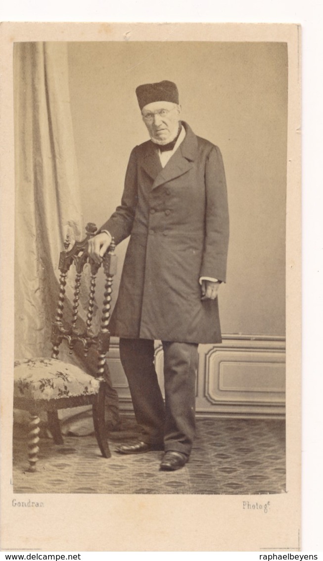 CDV Homme Debout Avec Chapeau Sans Bord Kippa Lunettes Gondran Aix Chaise 1865 - Personnes Anonymes