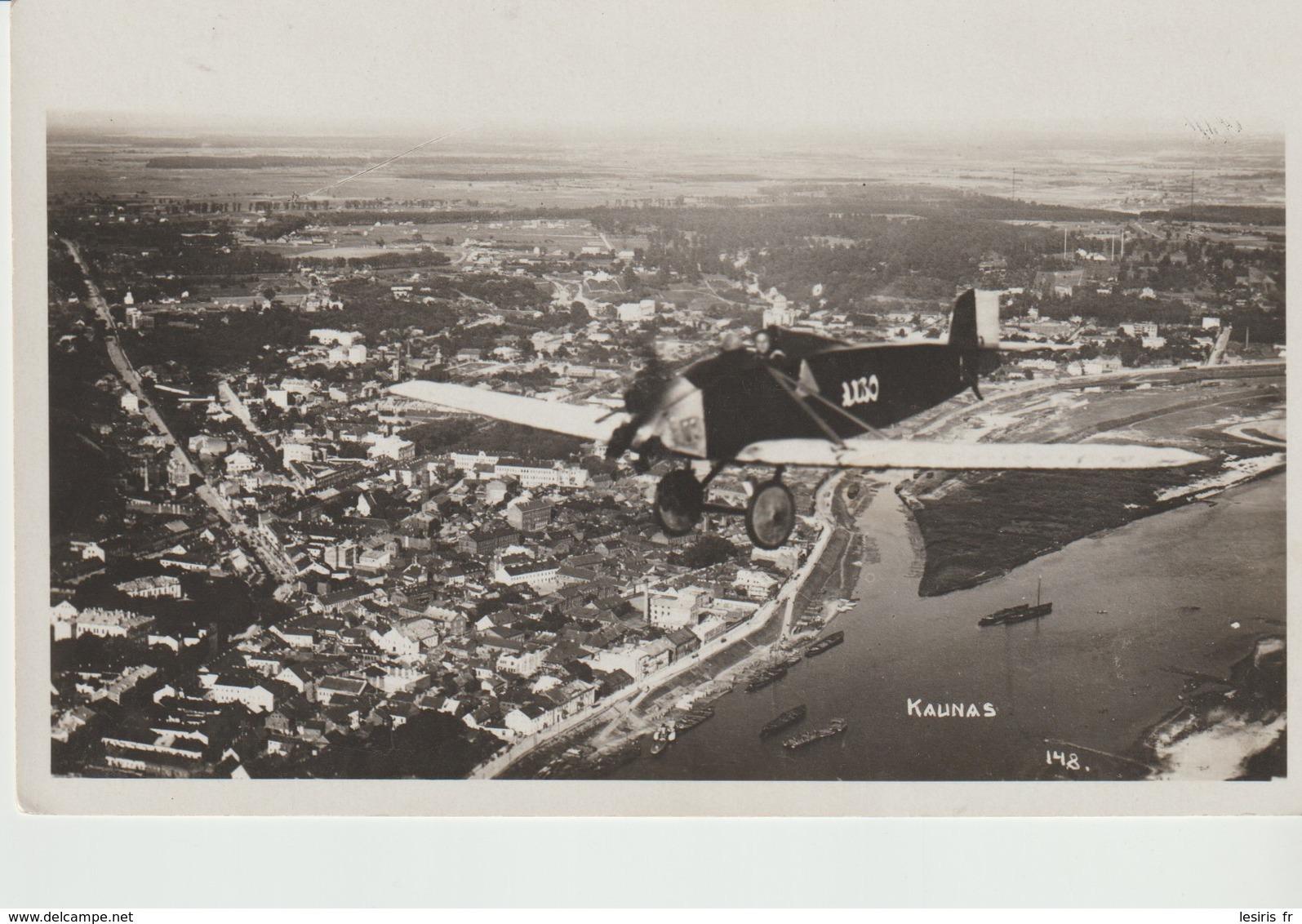 C P A - PHOTO - KAUNAS - 148 - AVION AU DESSUS DE LA VILLE - Lituanie