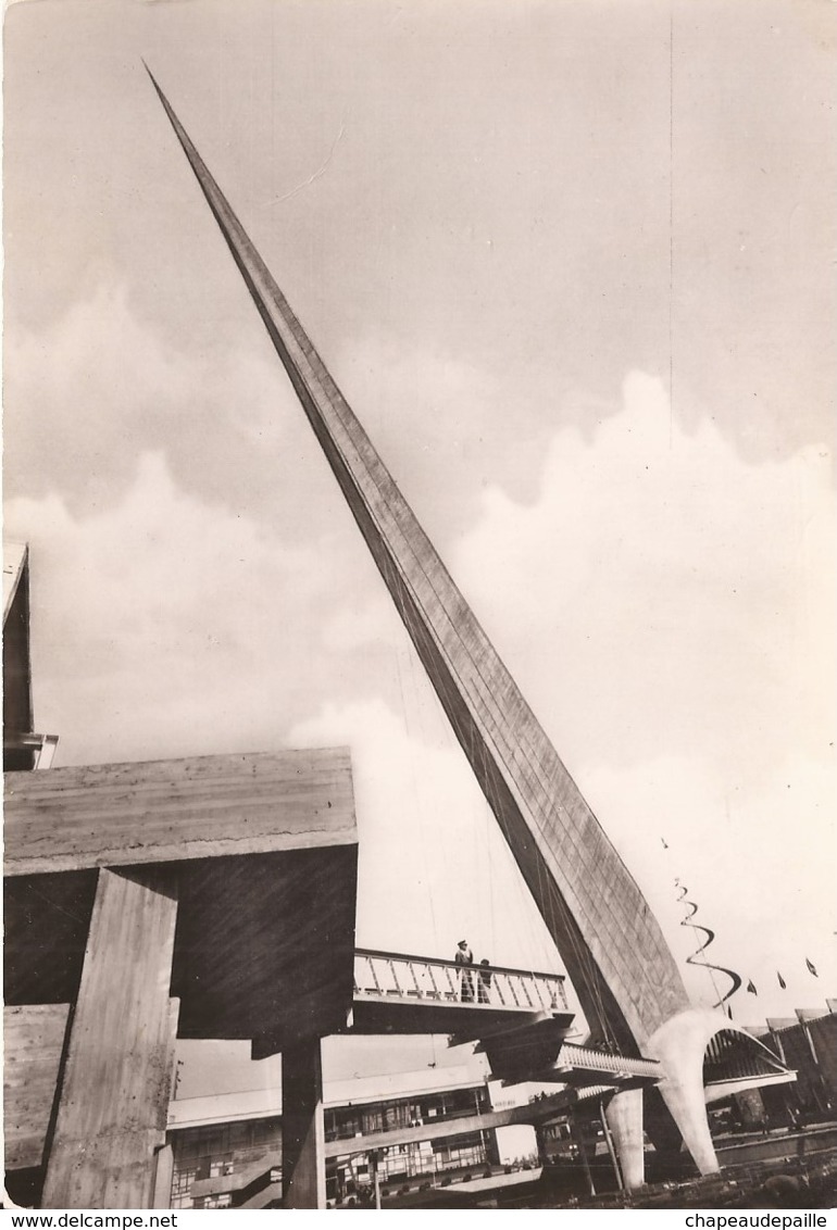 4205 - Une Vue Curieuse De La Flèche Du Génie Civil - Expositions Universelles