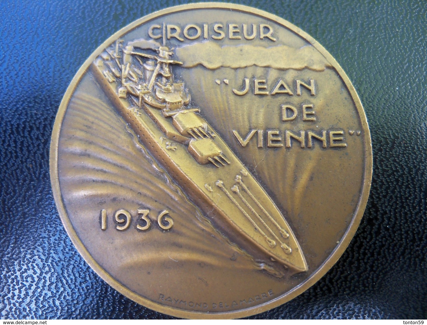 Ancienne Médaille Bronze Croiseur Jean De Vienne Amiral De France Signée Delamarre - Autres & Non Classés