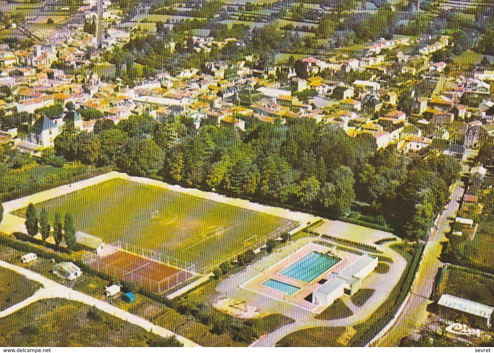 COULONGES-sur-L'AUTIZE. - Vue Panoramique Aérienne. L'ensemble Sportif Au 1er Plan - Coulonges-sur-l'Autize