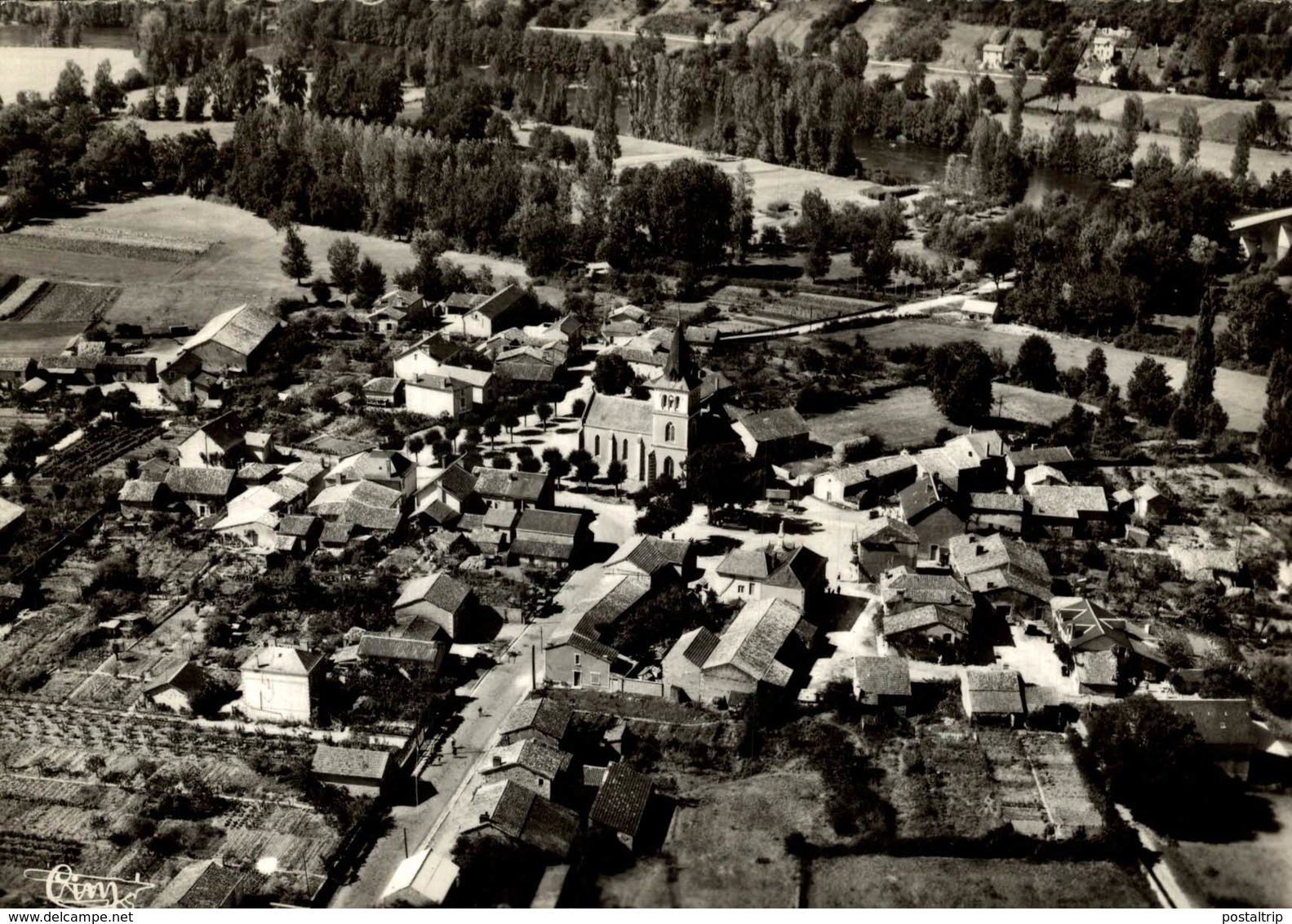 MOUSSAC SUR VIENNE VUE AERIENNE DE L'ESEMBLE DU BOURG VERS LE PONT Francia  France Frankreich - Autres & Non Classés