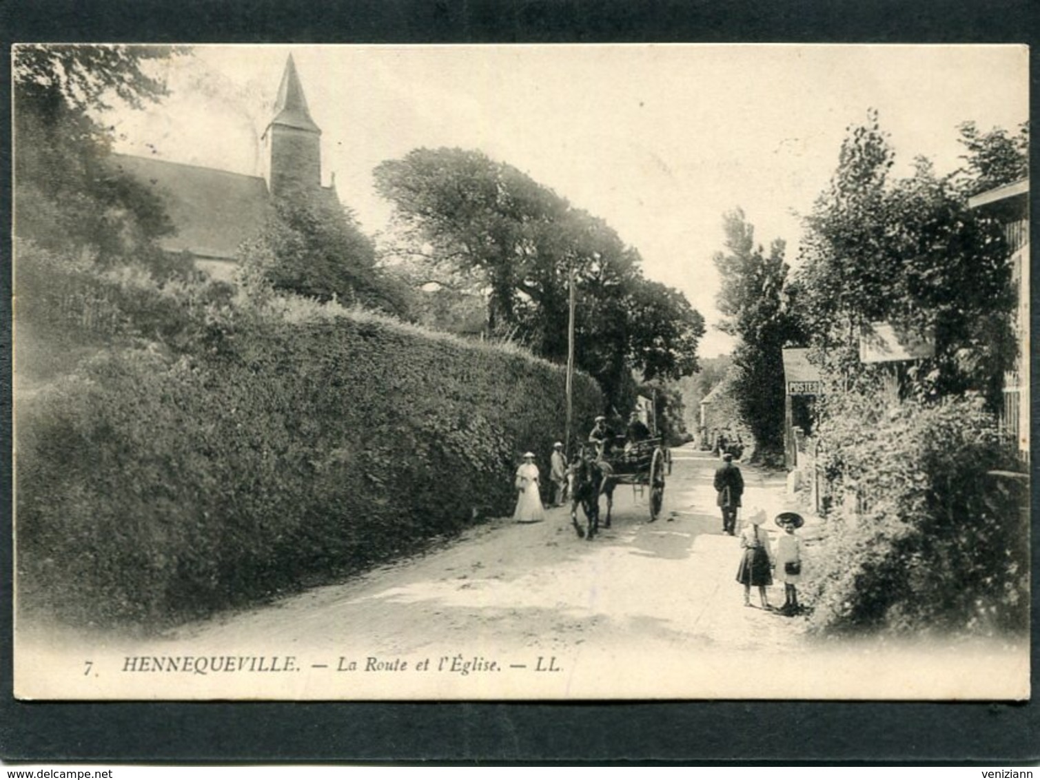 CPA - HENNEQUEVILLE - La Route Et L'Eglise, Animé - Attelage - Autres & Non Classés