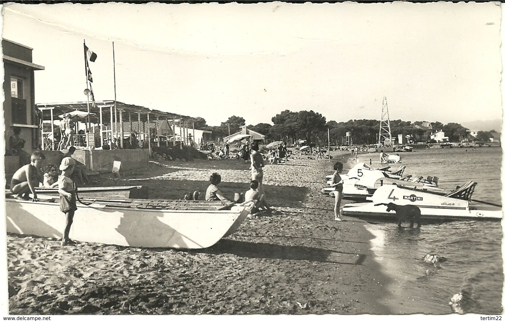 ( HYERES LES PALMIERS  )( 83 VAR  )  LA PLAGE VERS LA POTINIERE - Hyeres