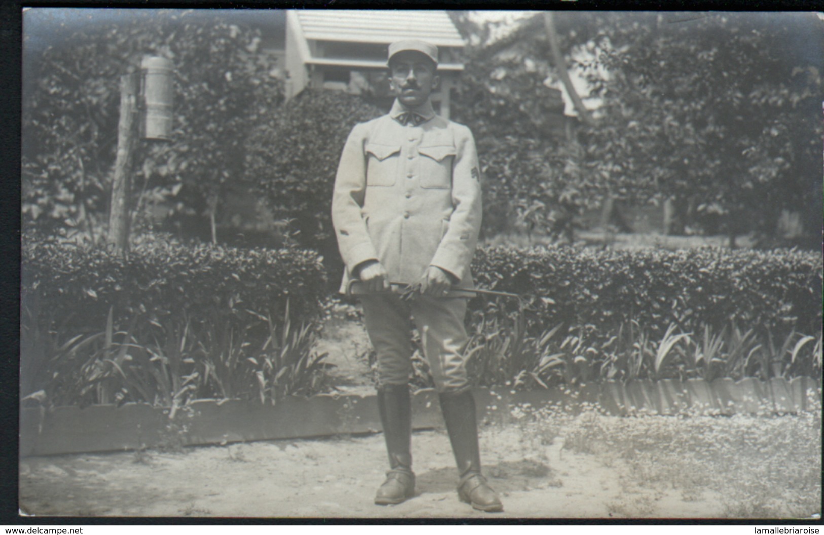 Militaria, Carte-photo D'un Soldat, Sur Papier Roumain, Voir Verso - Personen