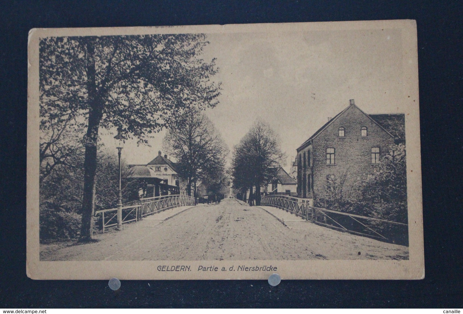 F-95 / Allemagne - Rhénanie-du-Nord-Westphalie, Strassenpartie An Der Niersbrücke Geldern  / Circulé 1920 - Geldern