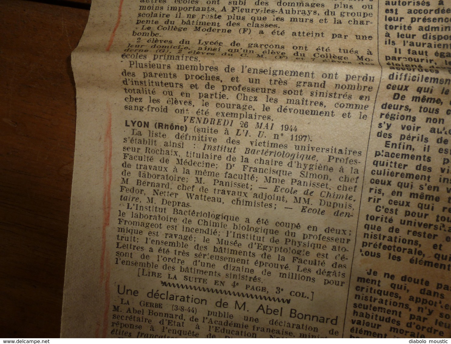 1944 INFO-UNI :Terrible tragédie de la France sous les bombardements anglo-am. (Mayenne,Ploermel,Château-Gontier,etc)