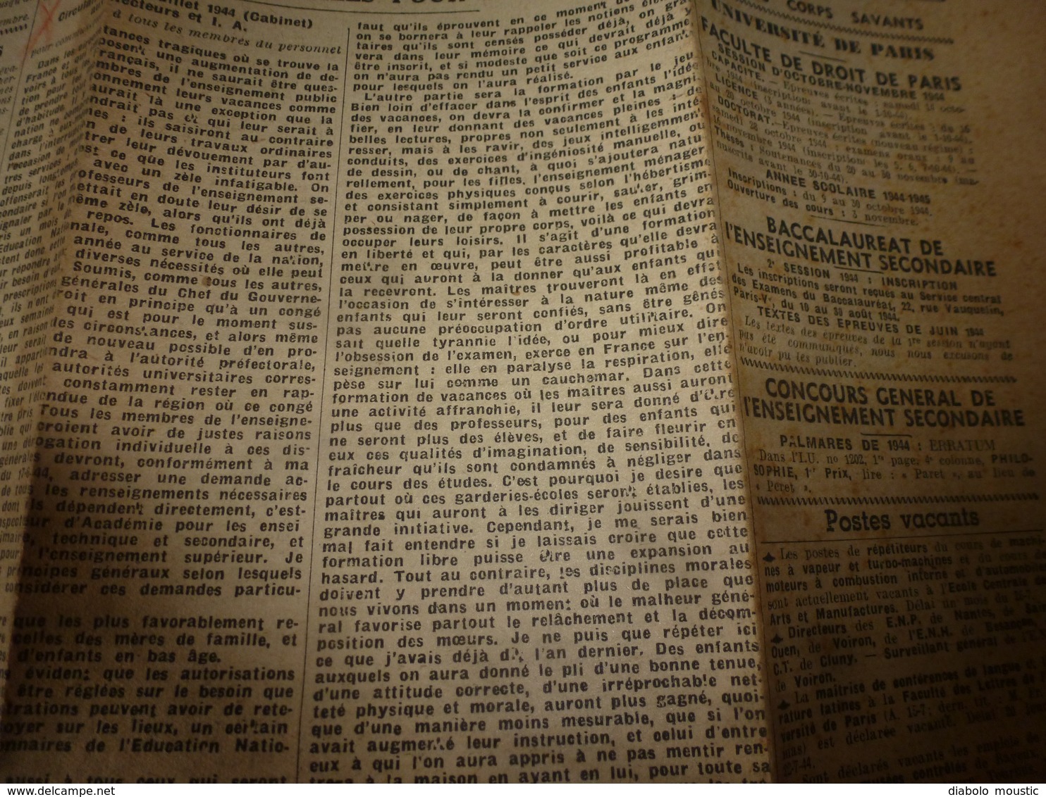 1944 INFO-UNI :Terrible tragédie de la France sous les bombardements anglo-am. (Mayenne,Ploermel,Château-Gontier,etc)