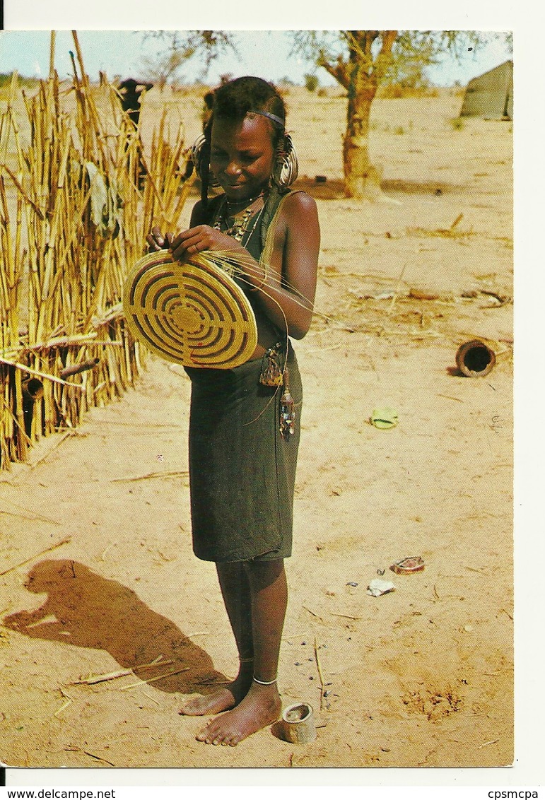 NIGER / JEUNE FILLE BORORO (avec PHILATELIE) - Niger