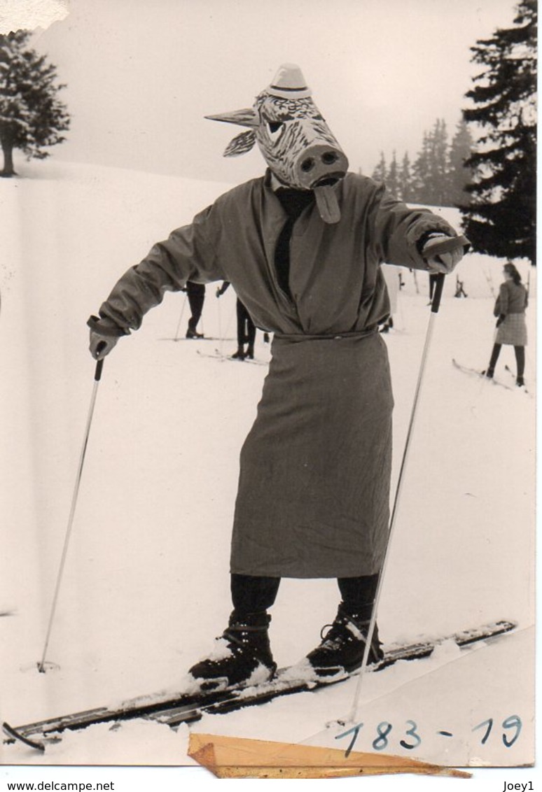 1 Lot De 14 Photos Sport D'hiver,déguisé Sur Les Pistes Années 50 Format 6/9 - Anonymous Persons