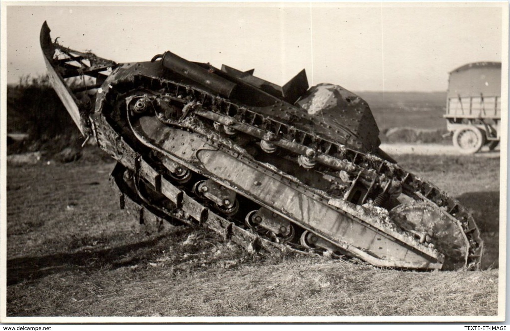 MILITARIA 1914-1918 - PHOTOGRAPHIE - Tank Renault à SOMME PY 7.10.1918 [143X90] - Guerre, Militaire